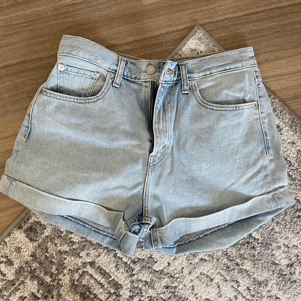 Levi’s jean shorts size 29